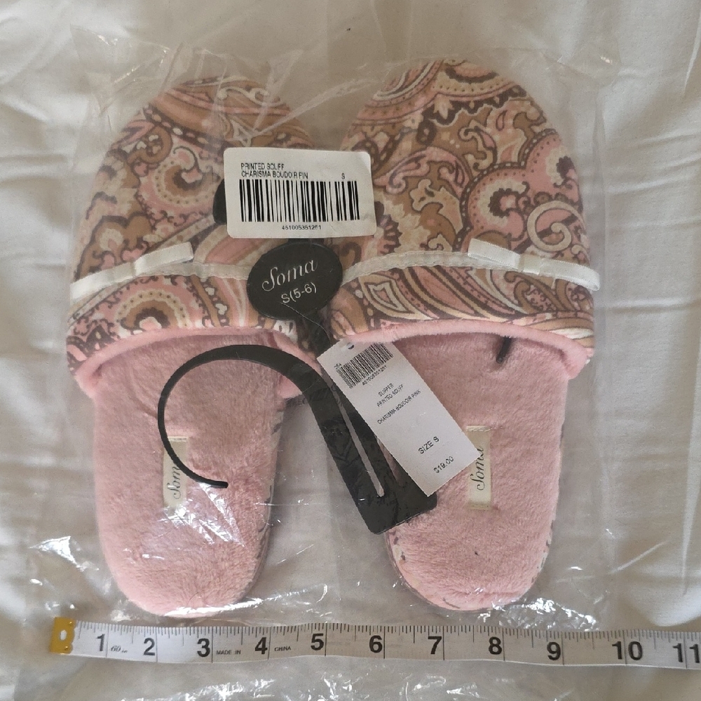 NWT Soma Women's Pink Paisley Slippers